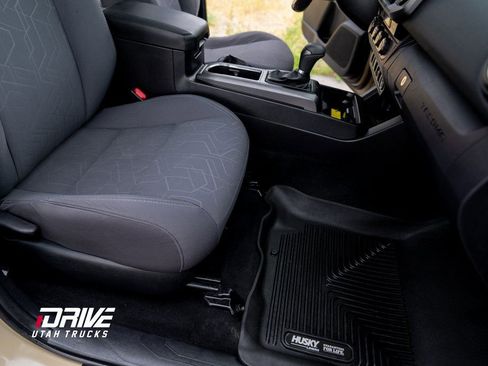 Used 2016 Toyota Tacoma TRD Off-Road w/ Premium & Technology Package image 22