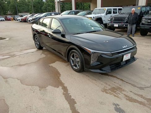 Used 2025 Kia K4 LXS image 6