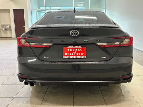 Used 2025 Toyota Camry SE image 5