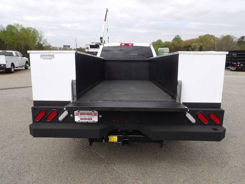 Used 2024 RAM 3500 Tradesman w/ Chrome Appearance Group AWD/4WD image 52