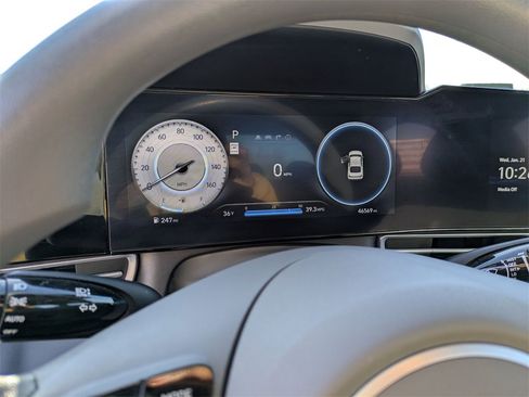 Used 2024 Hyundai Elantra SEL image 16