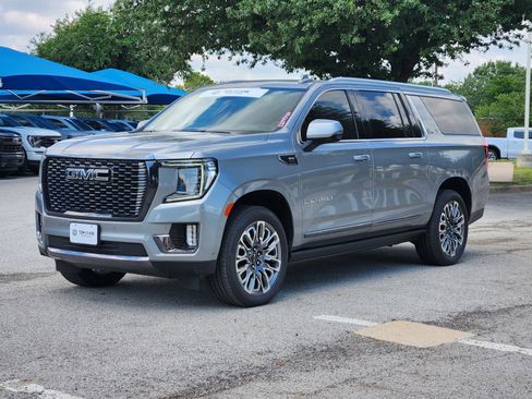 Used 2023 GMC Yukon XL Denali Ultimate AWD/4WD image 2