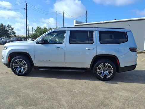Used 2024 Jeep Wagoneer Series II w/ Flexible Seating Group RWD image 5