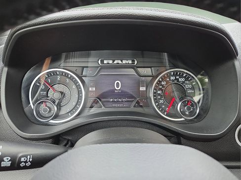 Used 2022 RAM 1500 Laramie AWD/4WD image 23