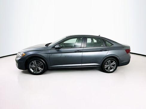 Used 2024 Volkswagen Jetta SE image 4