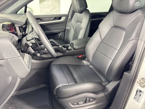 Certified 2026 Porsche Cayenne AWD/4WD image 5