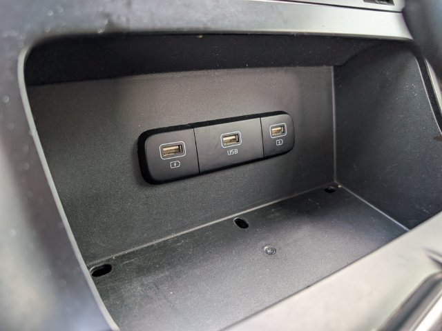 Used 2022 Kia Carnival LX FWD image 23