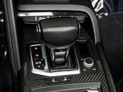 Used 2017 Audi R8 V10 w/ Carbon Exterior Package image 32