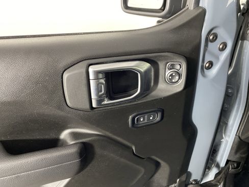 Used 2025 Jeep Wrangler Unlimited Rubicon 4xe AWD/4WD image 12