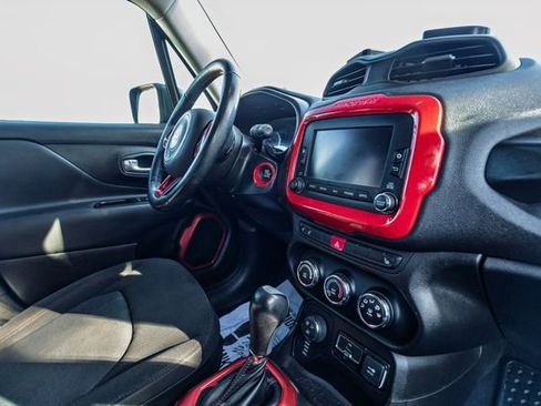 Used 2017 Jeep Renegade Trailhawk image 23