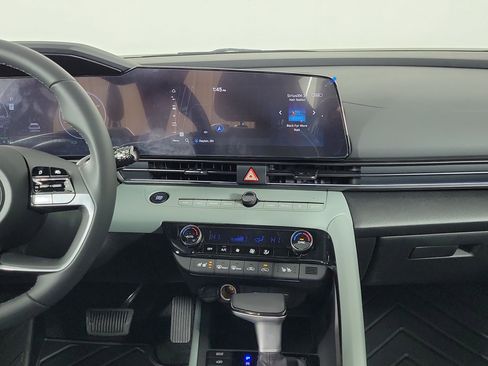 New 2025 Hyundai Elantra Limited image 9