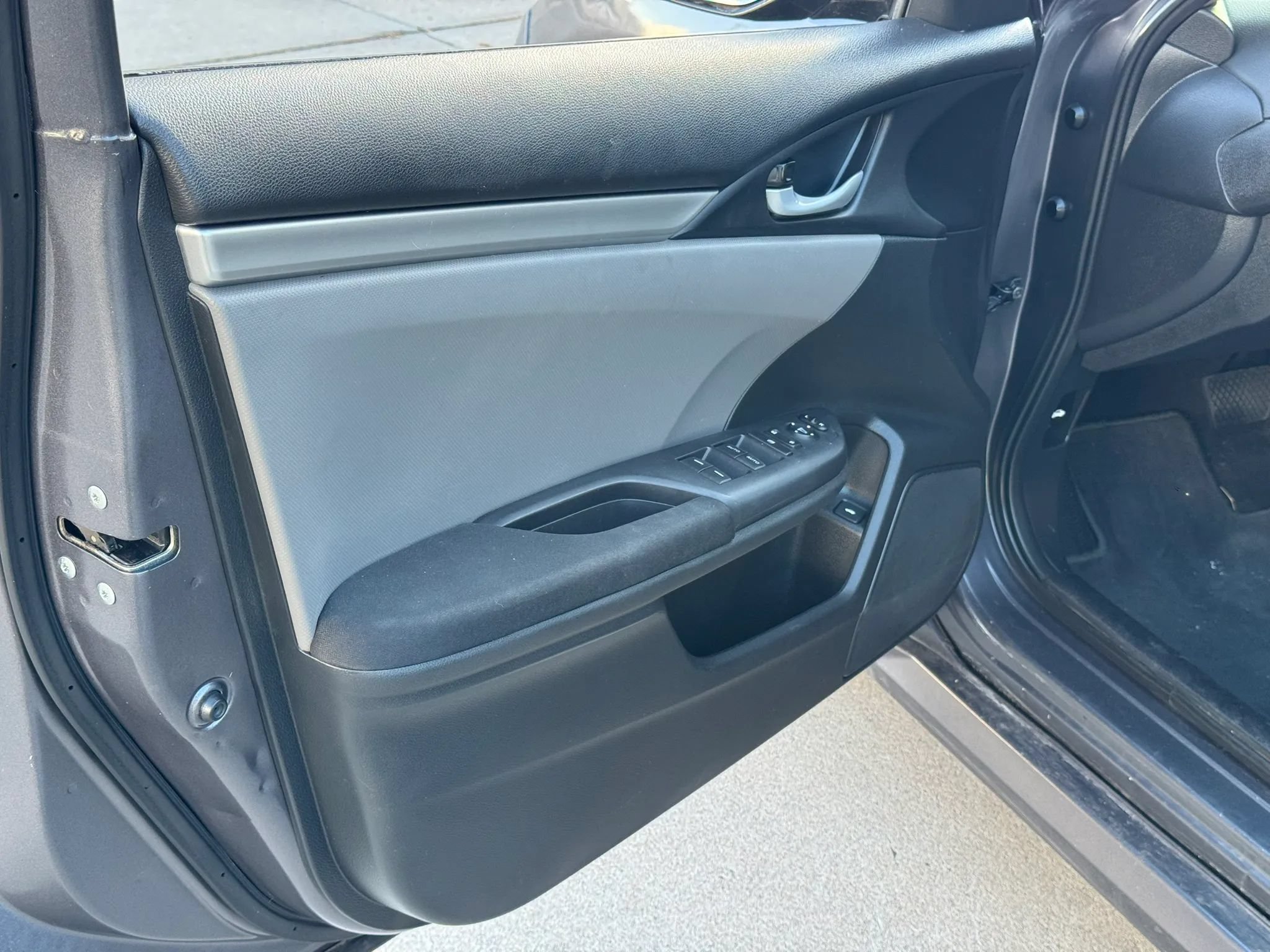 Used 2018 Honda Civic LX image 9