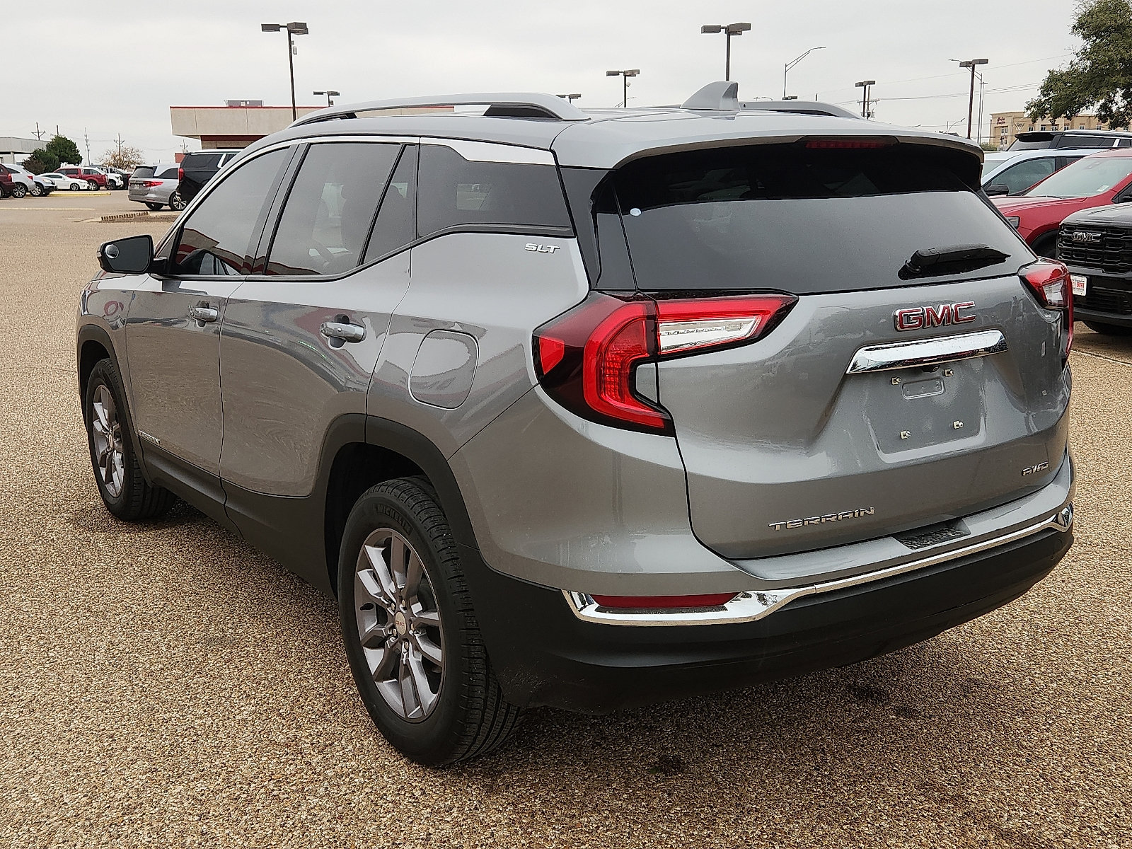 Used 2024 GMC Terrain SLT AWD/4WD image 3