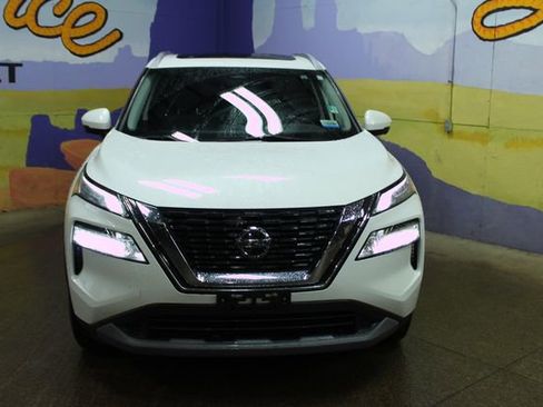 Used 2021 Nissan Rogue SV image 3