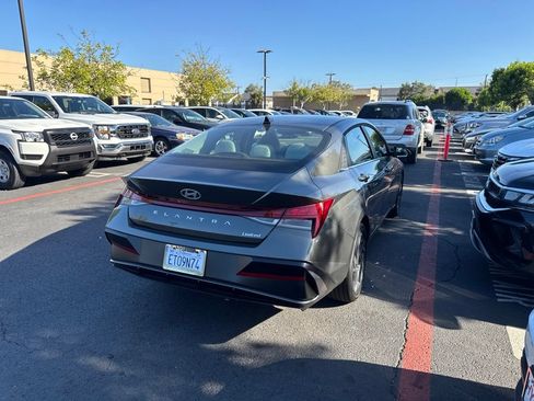 Certified 2026 Hyundai Elantra Limited FWD image 40