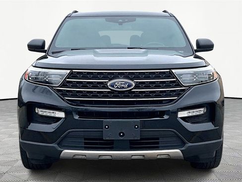 Used 2020 Ford Explorer XLT w/ Equipment Group 202A image 3