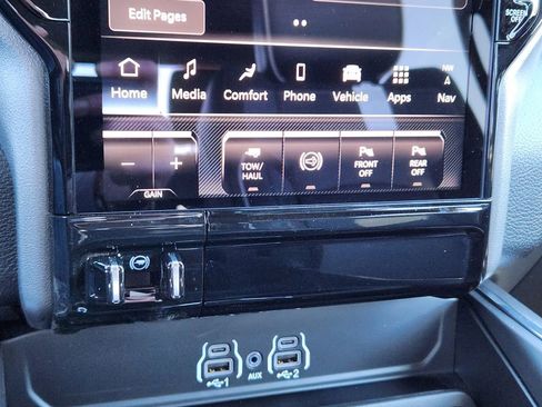 New 2025 RAM 2500 Laramie AWD/4WD image 10
