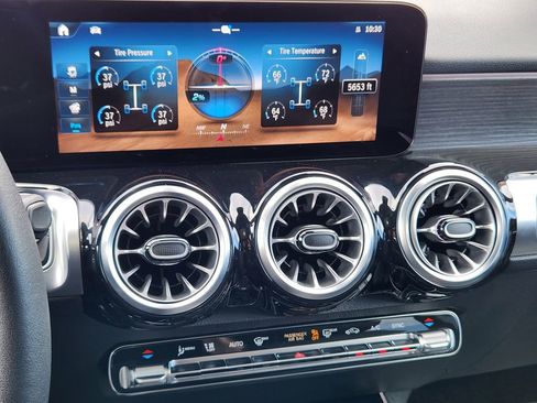 Used 2026 Mercedes-Benz GLB 250 4MATIC image 15