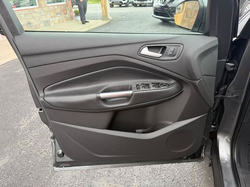 Used 2019 Ford Escape SE FWD image 12