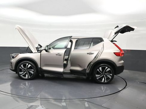 Used 2024 Volvo XC40 B5 Plus AWD/4WD image 33