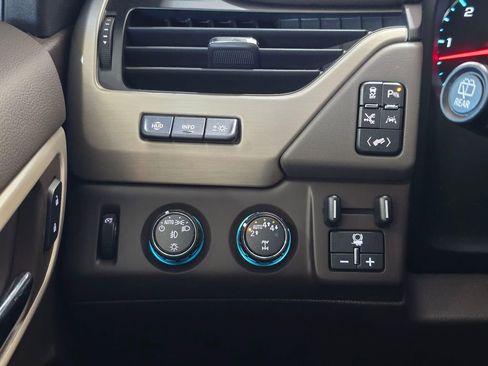 Used 2019 GMC Yukon XL Denali w/ Denali Ultimate Package AWD/4WD image 20