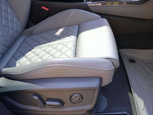 Used 2018 Audi SQ5 Premium Plus w/ Navigation Package image 29