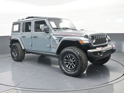 Used 2026 Jeep Wrangler Unlimited Rubicon w/ Xtreme 35 Tire Package image 8