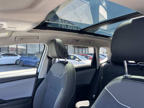 Certified 2023 Volkswagen Taos SE w/ Panoramic Sunroof Package FWD image 19