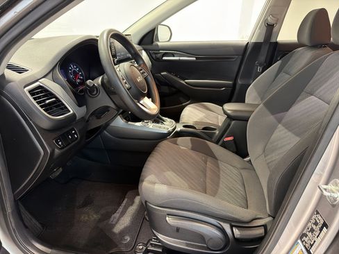 Used 2022 Kia Seltos LX image 12
