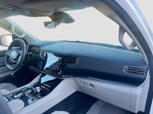 Used 2024 Jeep Wagoneer 4WD w/ Premium Group I image 32