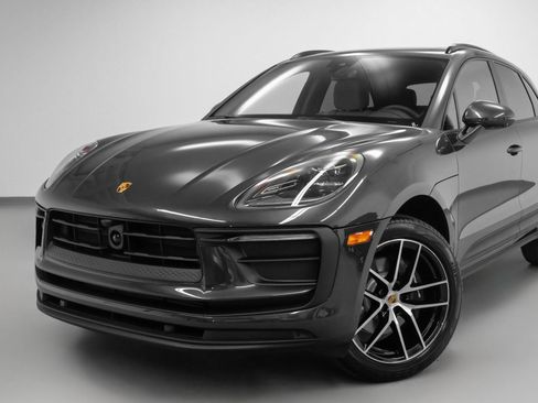 Used 2025 Porsche Macan image 7