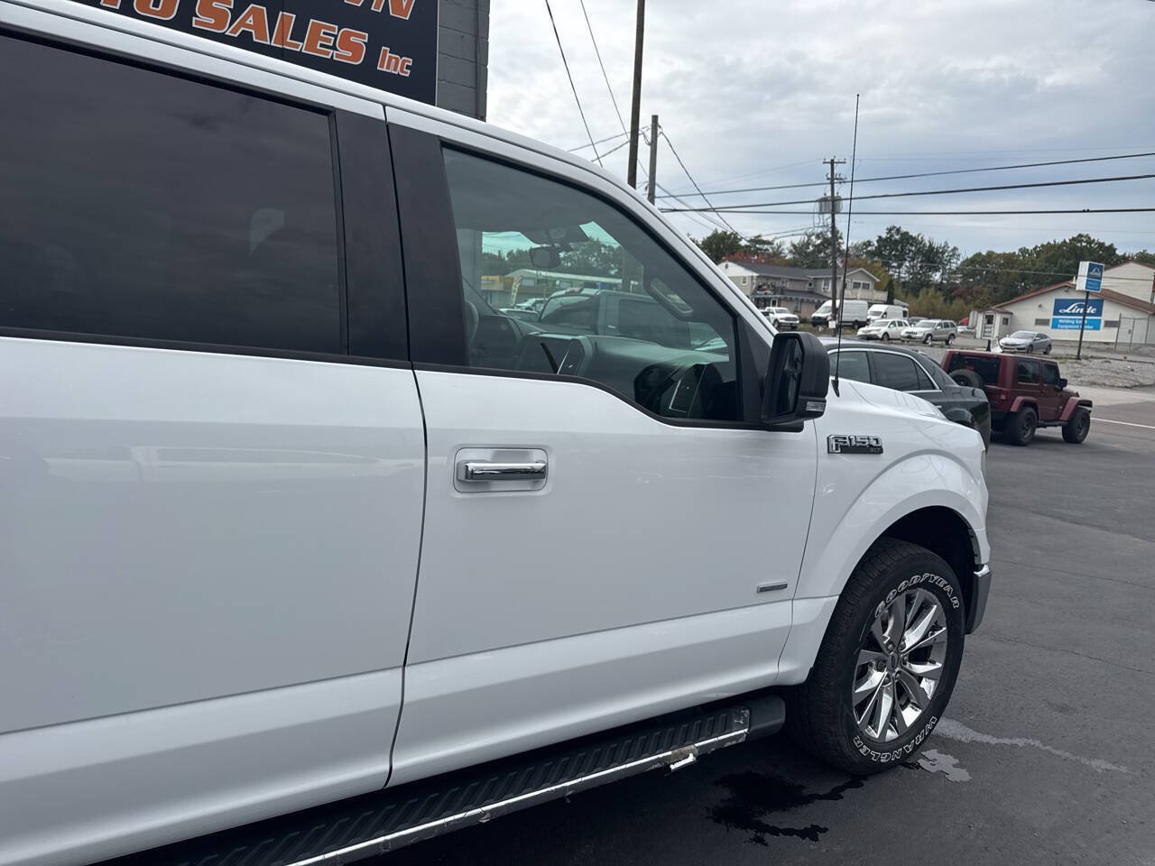 Used 2015 Ford F150 XLT w/ Equipment Group 301A Mid AWD/4WD image 10
