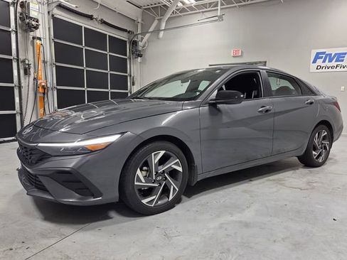Certified 2025 Hyundai Elantra Sport FWD image 3