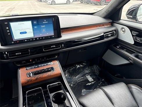 New 2025 Lincoln Aviator Black Label image 16