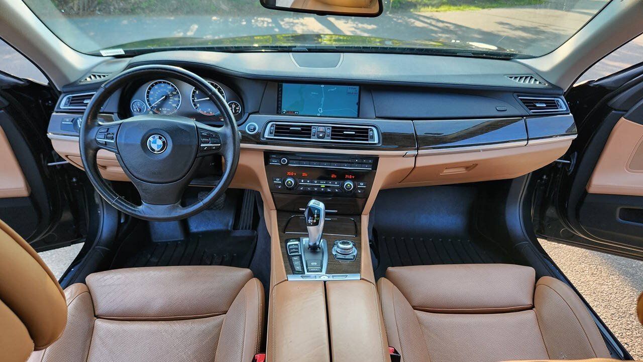 Used 2011 BMW 750Li xDrive AWD/4WD image 33