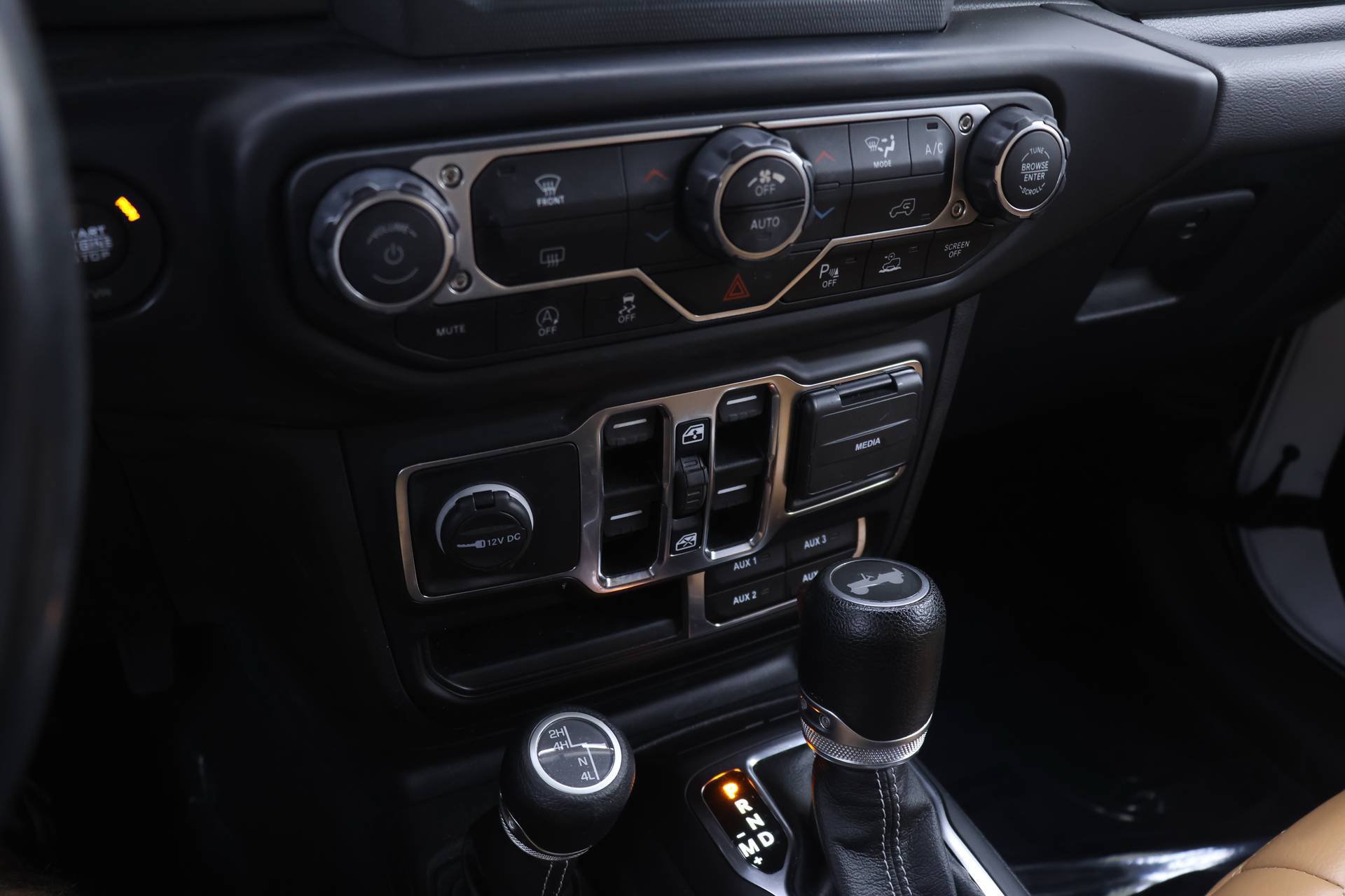 Used 2021 Jeep Wrangler Unlimited Sahara w/ LED Lighting Group AWD/4WD image 9