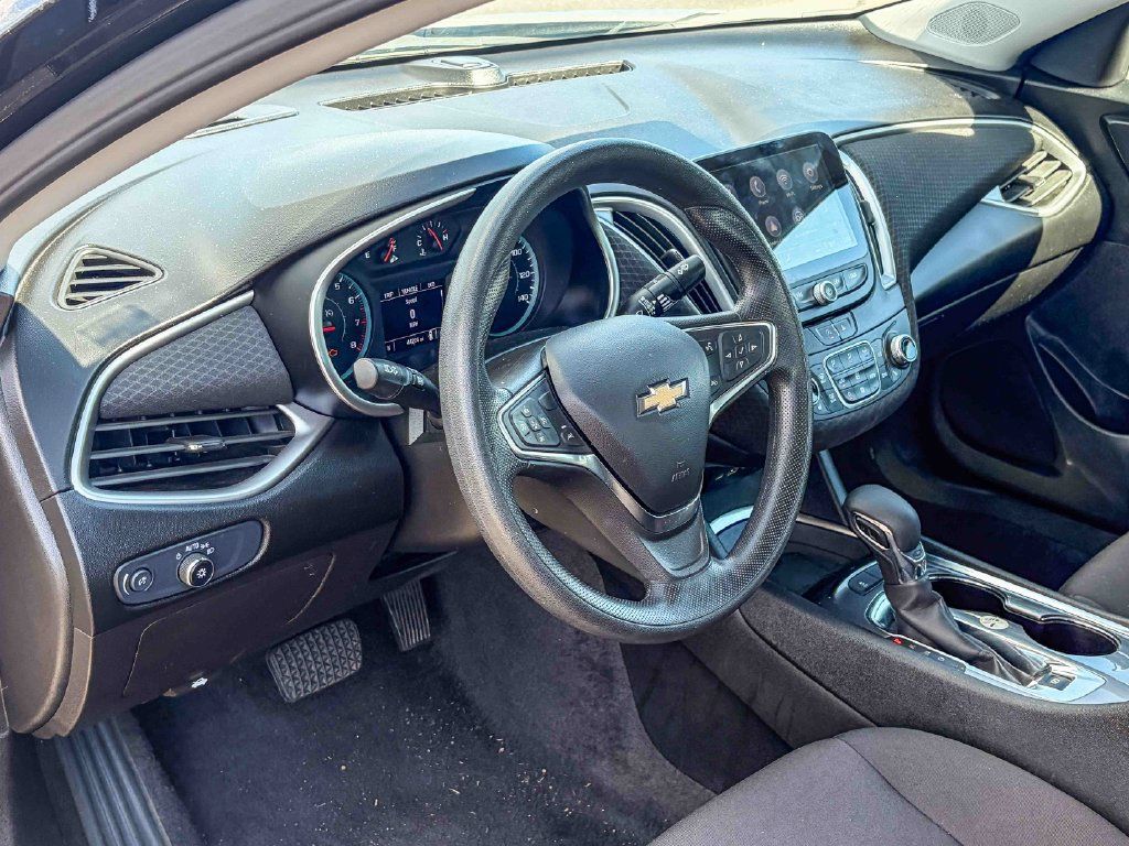 Used 2025 Chevrolet Malibu LT FWD image 8