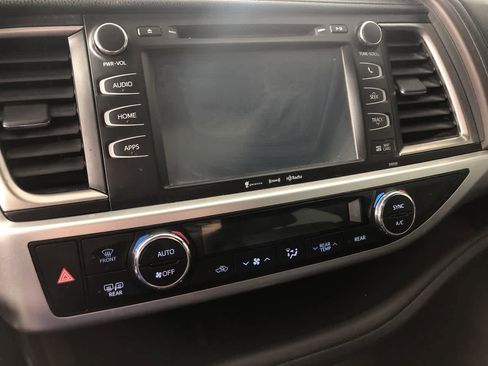 Used 2016 Toyota Highlander XLE image 16