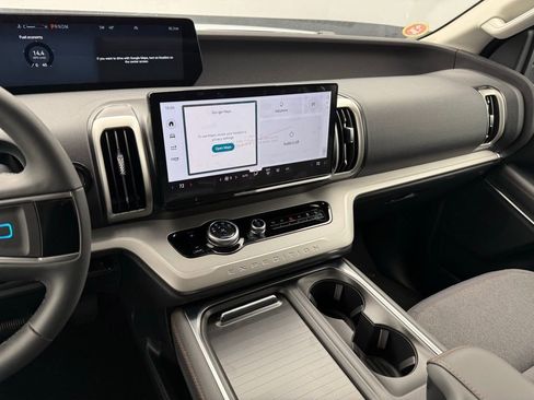 New 2025 Ford Expedition Active image 5