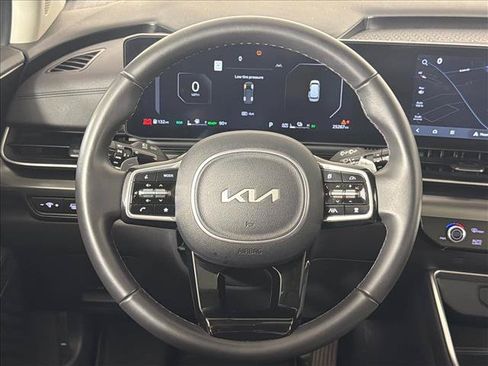 Used 2025 Kia Carnival SX w/ SX Dark Edition Package FWD image 24
