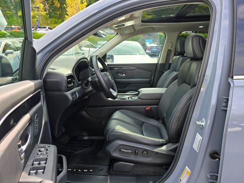 Certified 2024 Honda Pilot Touring image 18