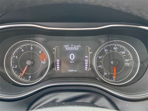 Used 2020 Jeep Cherokee Latitude Plus image 32