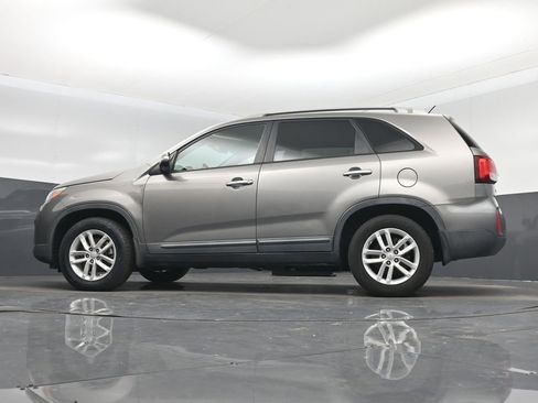 Used 2015 Kia Sorento LX image 44