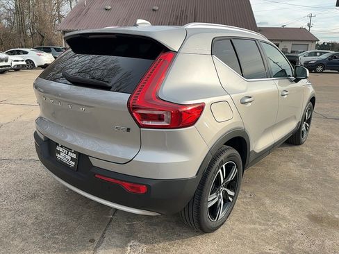 Used 2024 Volvo XC40 B5 Core image 5