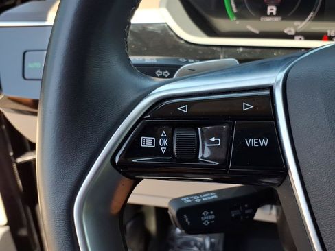 Used 2024 Audi Q8 e-tron Premium Plus w/ Premium Plus Package AWD/4WD image 33