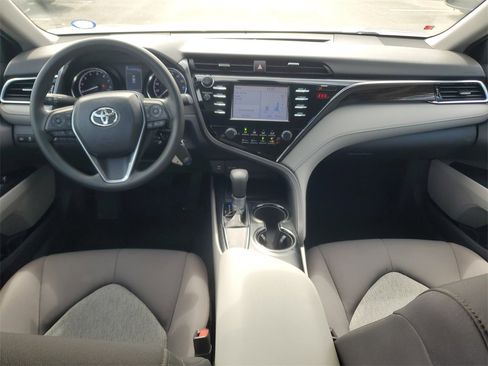 Used 2018 Toyota Camry LE image 13