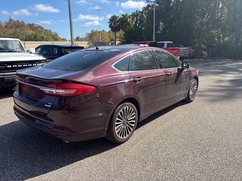 Used 2017 Ford Fusion SE w/ Fusion SE Technology Package image 4