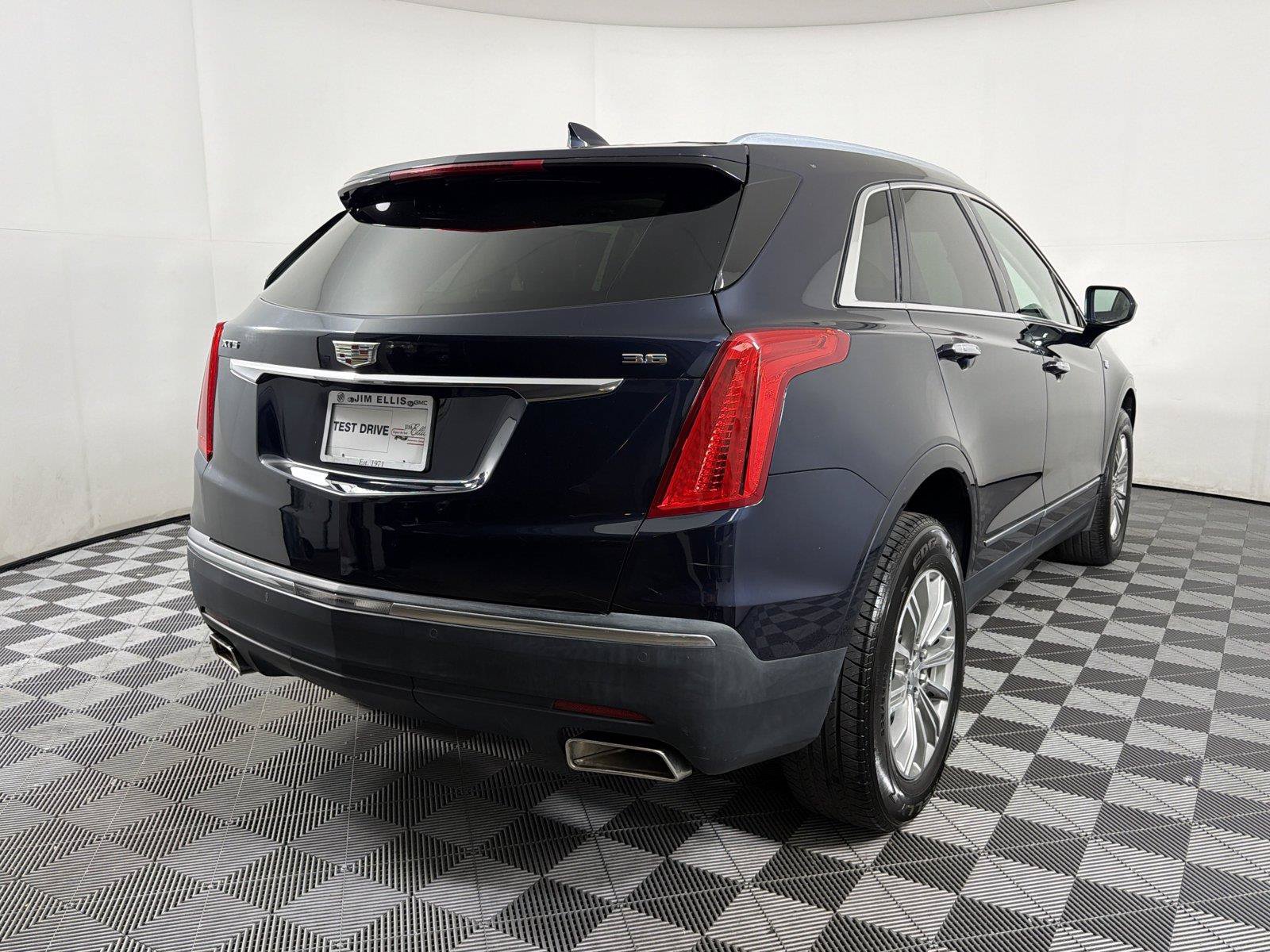 Used 2017 Cadillac XT5 Luxury FWD image 6