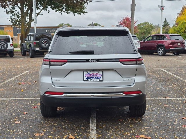 Used 2024 Jeep Grand Cherokee Laredo w/ Luxury Tech Group I AWD/4WD image 4