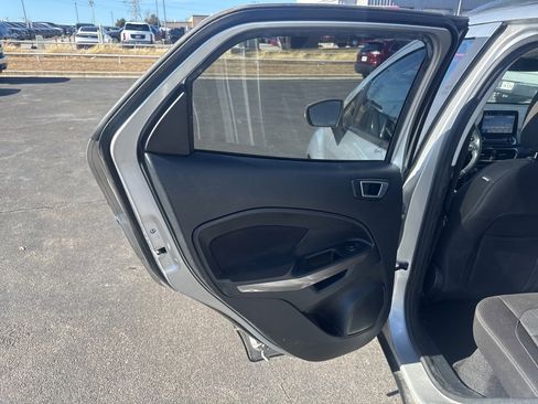 Used 2019 Ford EcoSport SE w/ SE Convenience Package image 24